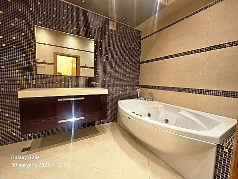 Satılır 4 otaqlı mənzil 215 m²