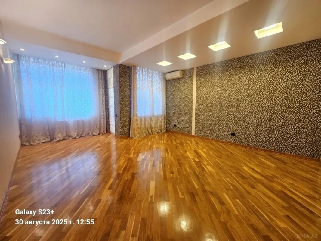 Satılır 4 otaqlı mənzil 215 m²