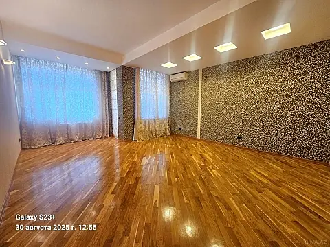 Satılır 4 otaqlı mənzil 215 m²