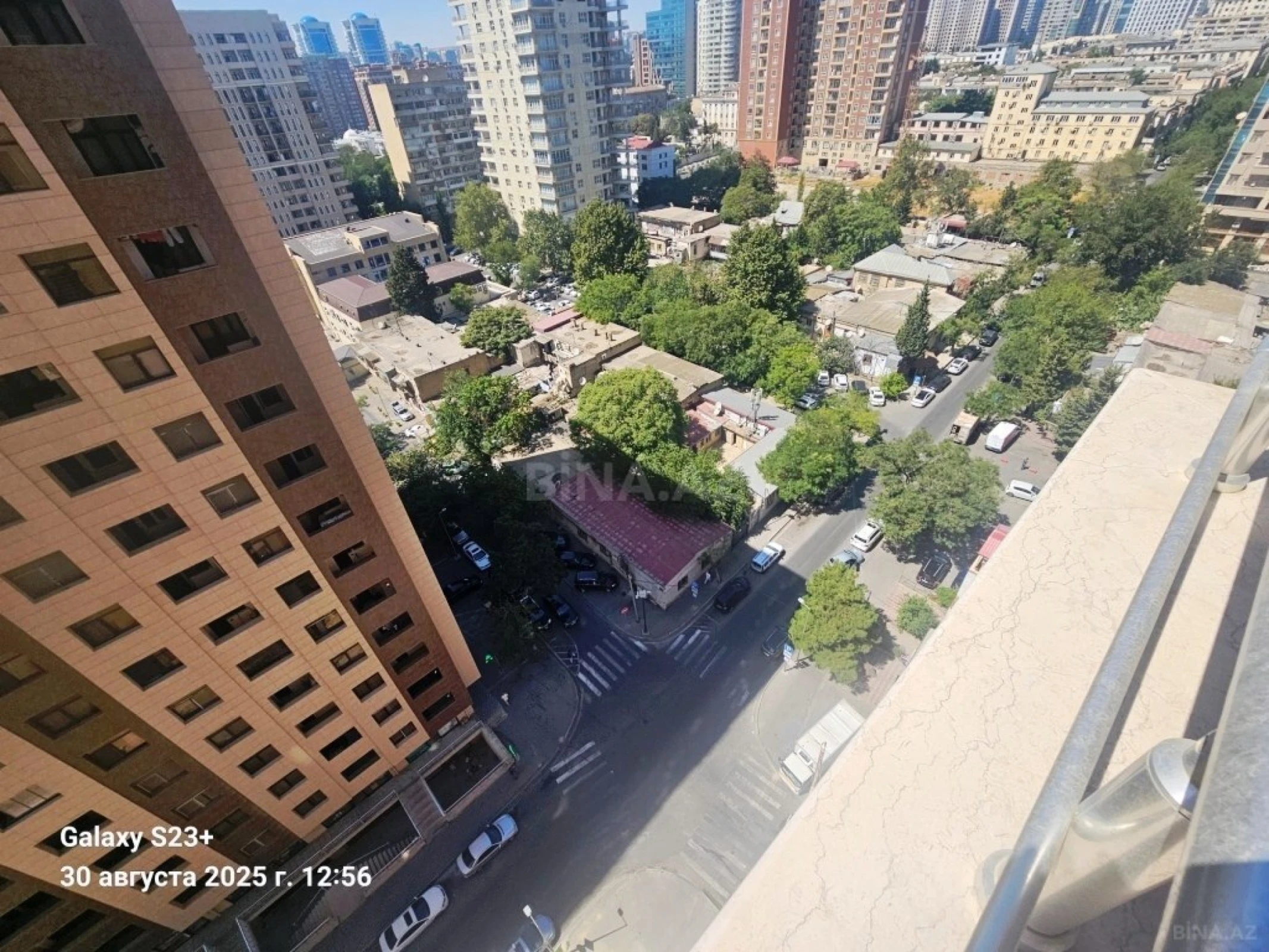 Satılır 4 otaqlı mənzil 215 m²