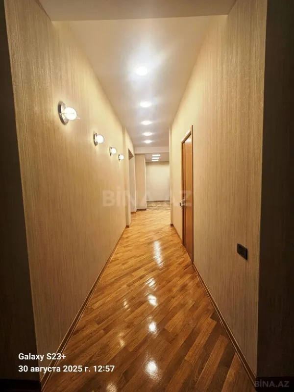 Satılır 4 otaqlı mənzil 215 m²