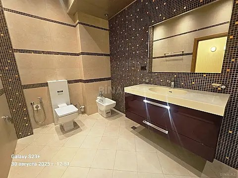 Satılır 4 otaqlı mənzil 215 m²