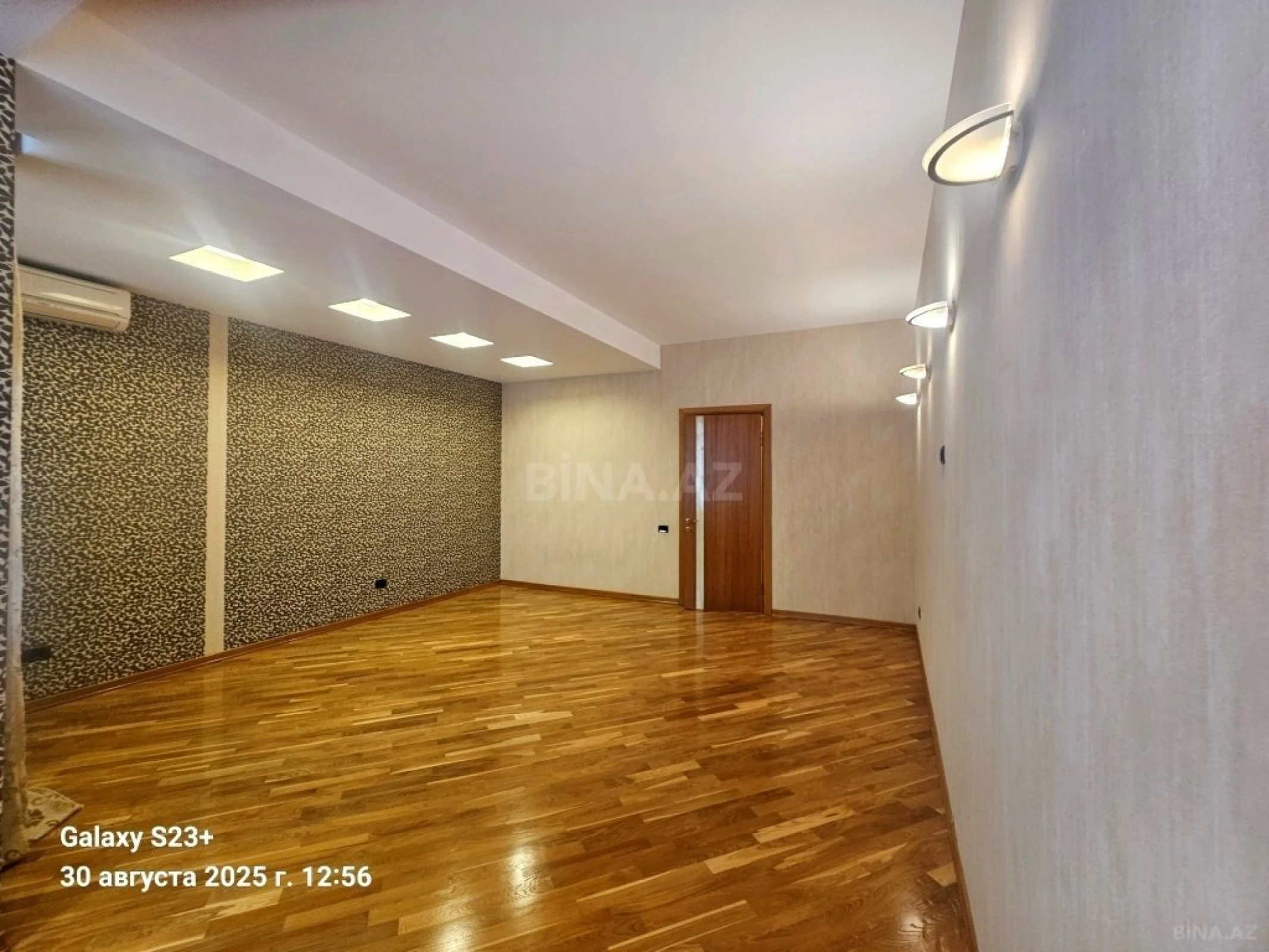 Satılır 4 otaqlı mənzil 215 m²
