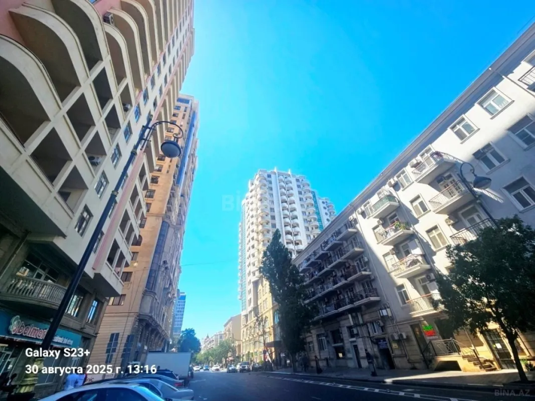 Satılır 5 otaqlı mənzil 265 m²