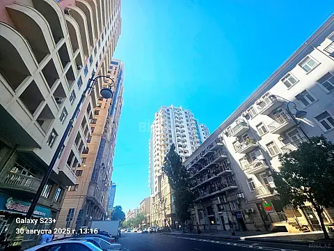 Satılır 5 otaqlı mənzil 265 m²