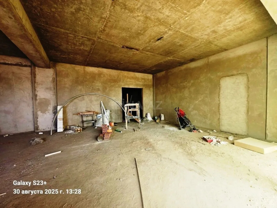 Satılır 5 otaqlı mənzil 265 m²