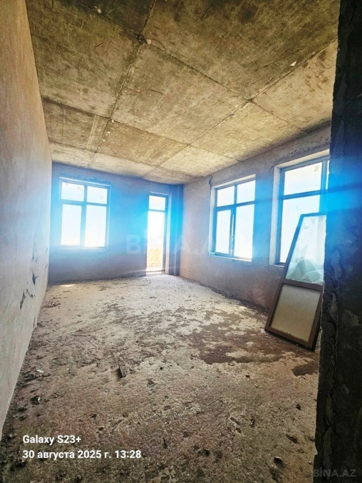 Satılır 5 otaqlı mənzil 265 m²