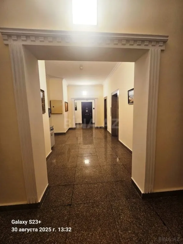 Satılır 5 otaqlı mənzil 265 m²