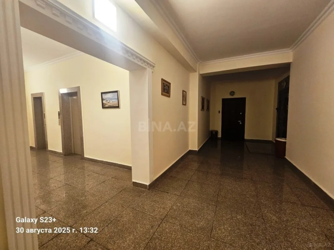 Satılır 5 otaqlı mənzil 265 m²