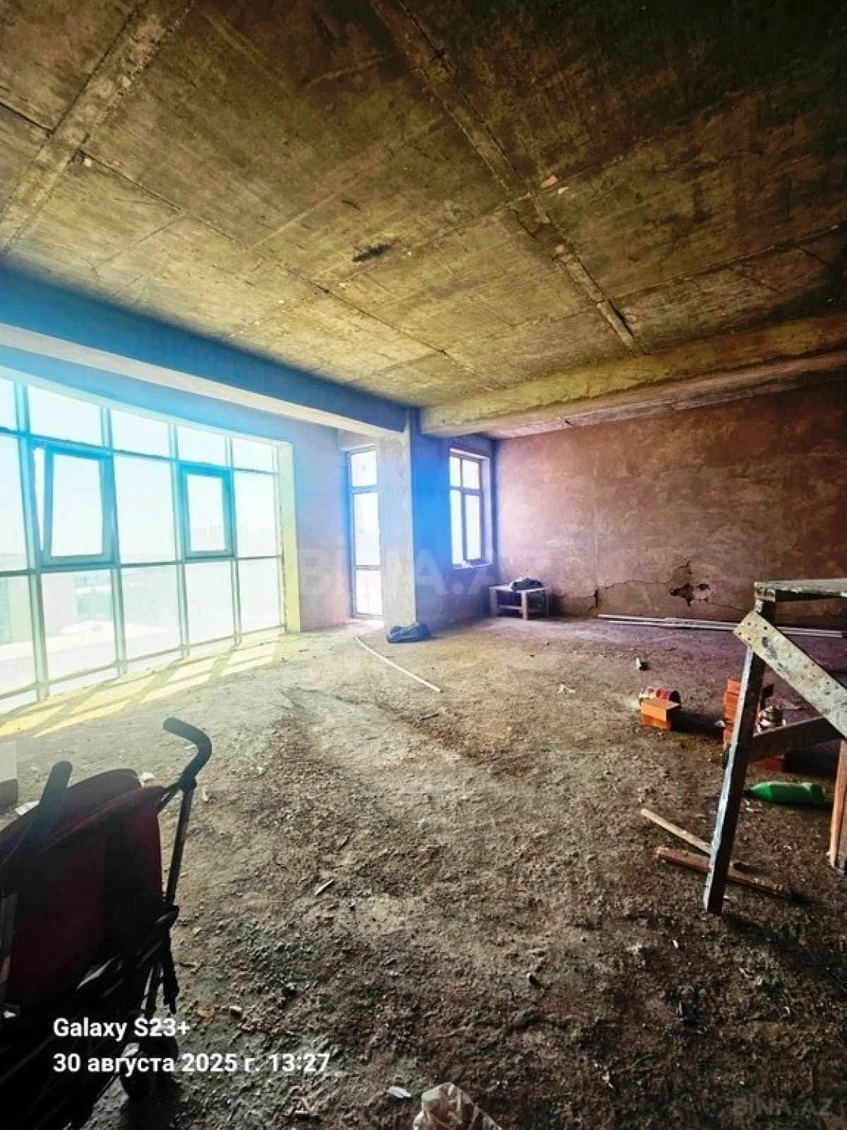 Satılır 5 otaqlı mənzil 265 m²