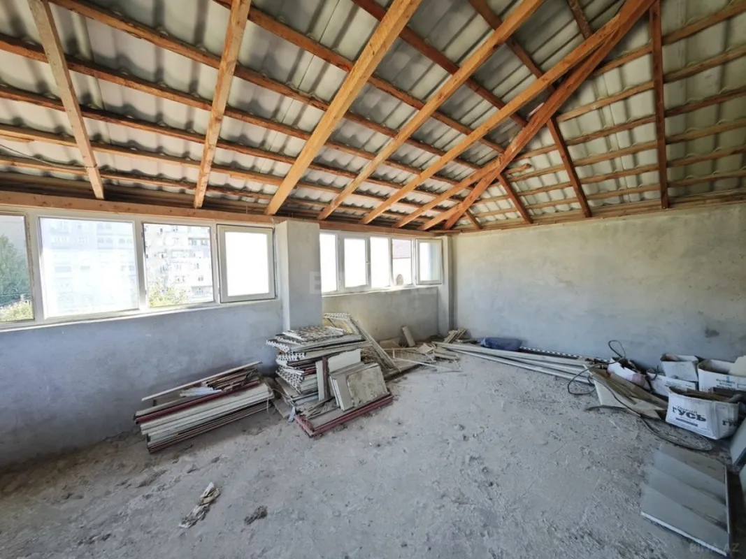 Satılır 7 otaqlı həyət evi 250 m²