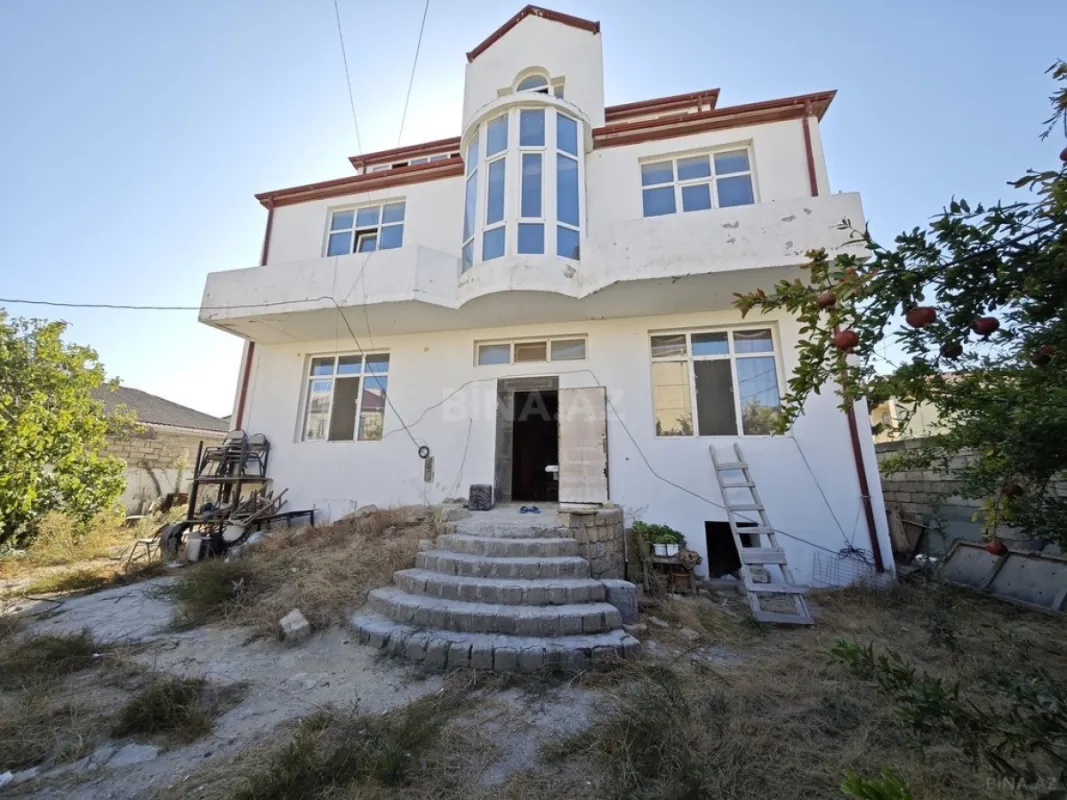 Satılır 7 otaqlı həyət evi 250 m²