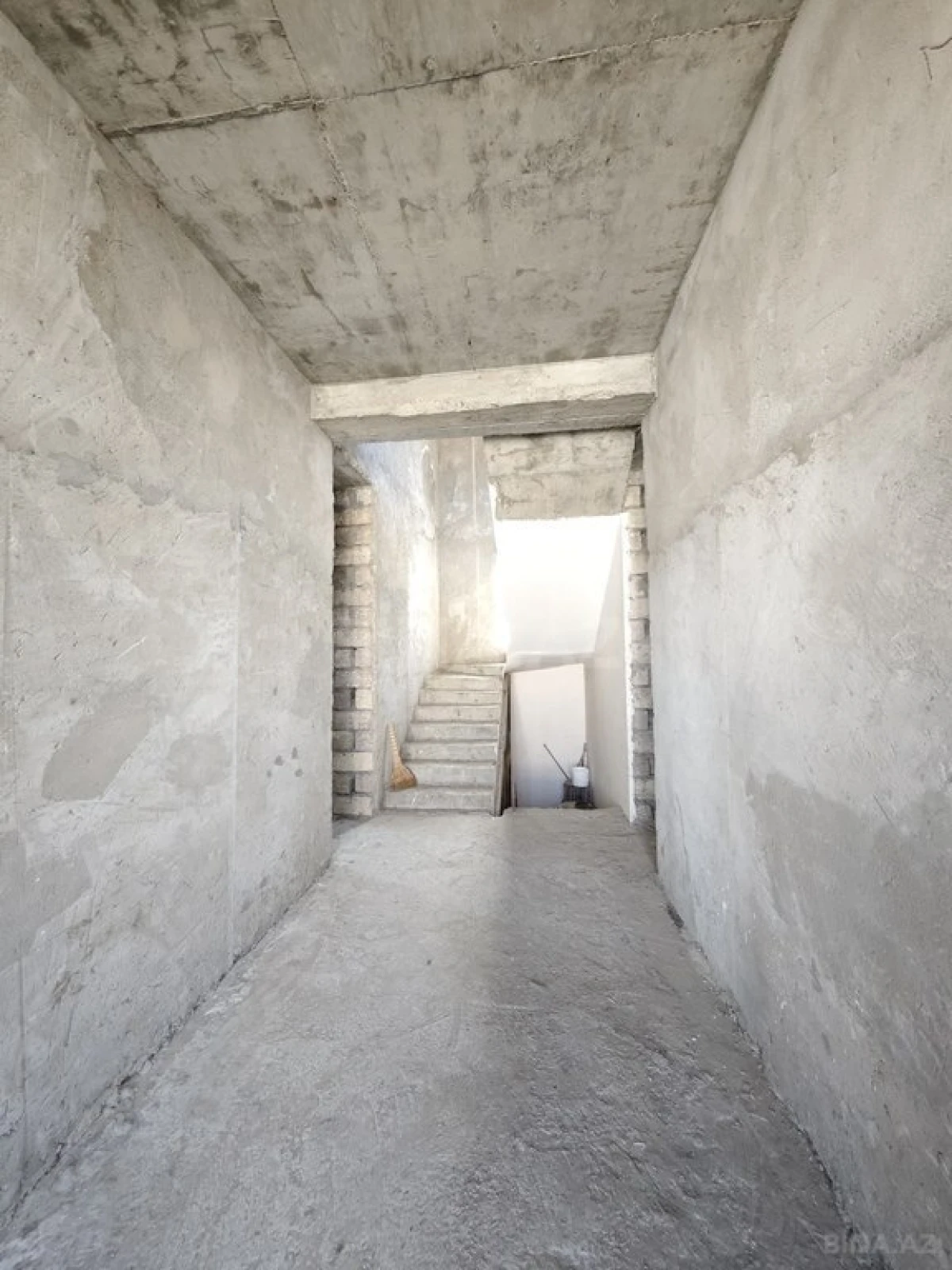 Satılır 7 otaqlı həyət evi 250 m²