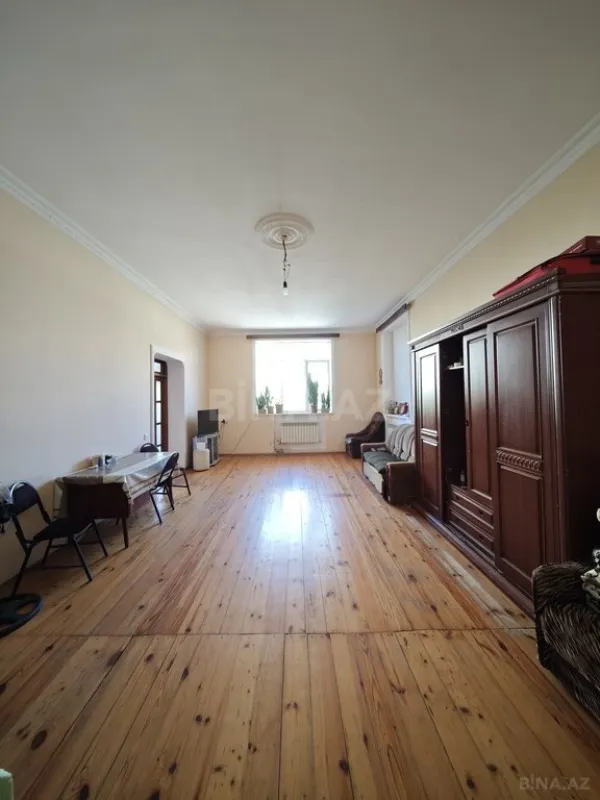 Satılır 7 otaqlı həyət evi 250 m²