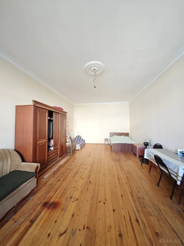 Satılır 7 otaqlı həyət evi 250 m²