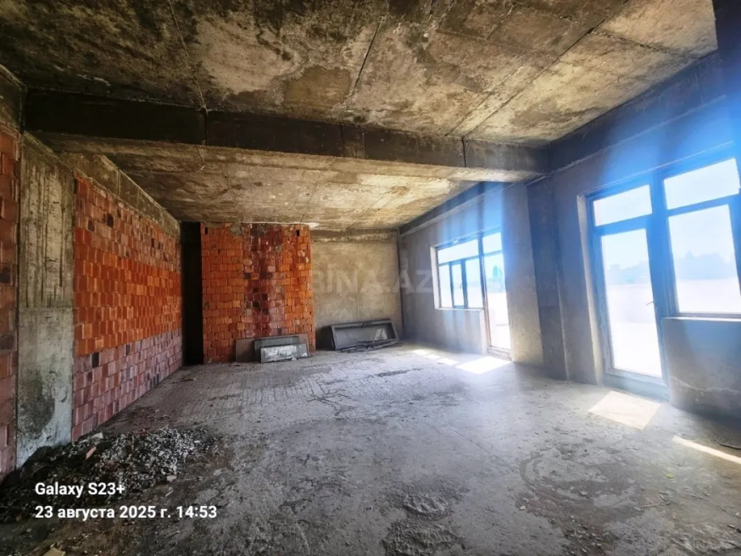 Satılır 4 otaqlı mənzil 340 m²