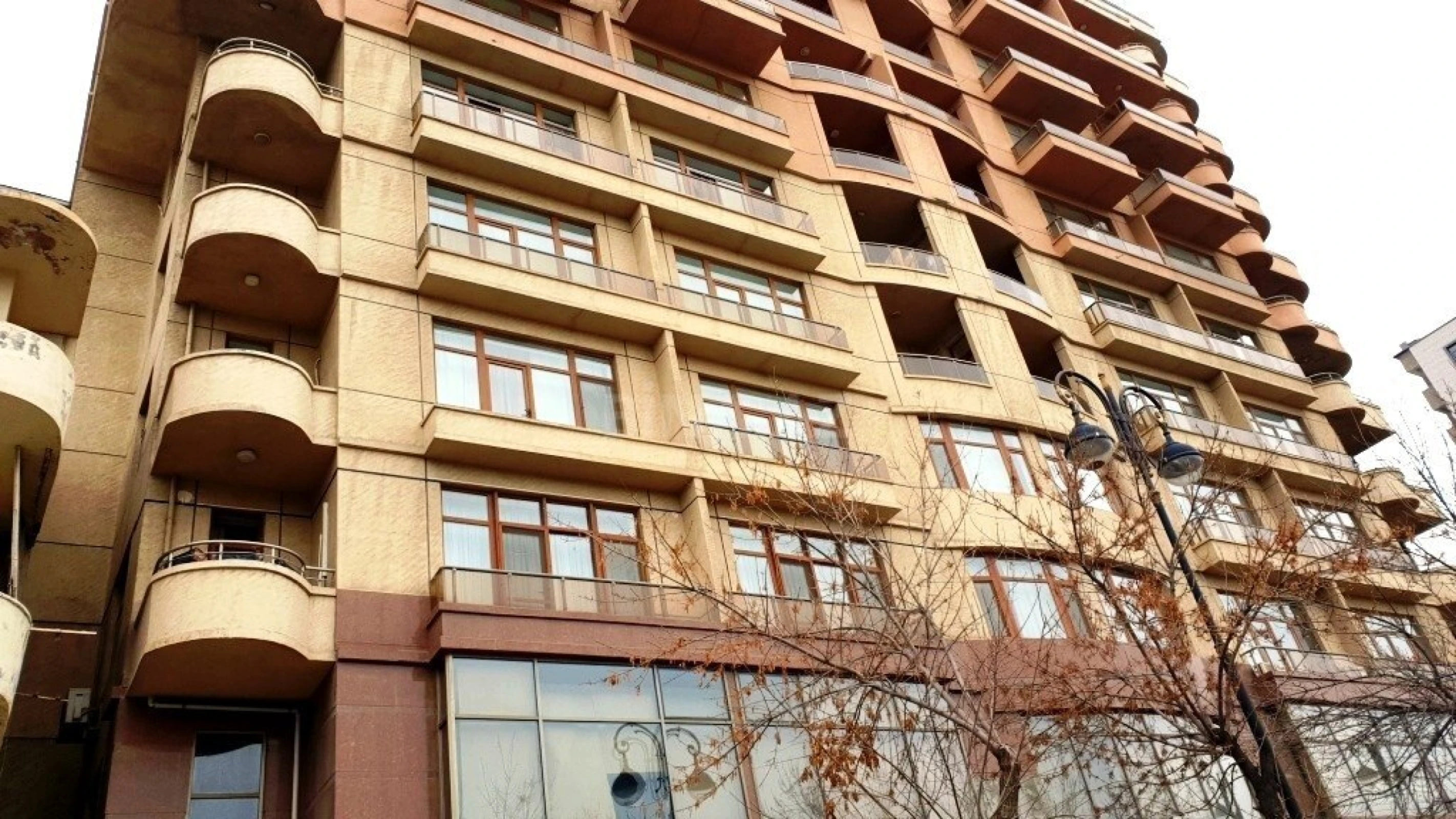 Satılır 4 otaqlı mənzil 340 m²