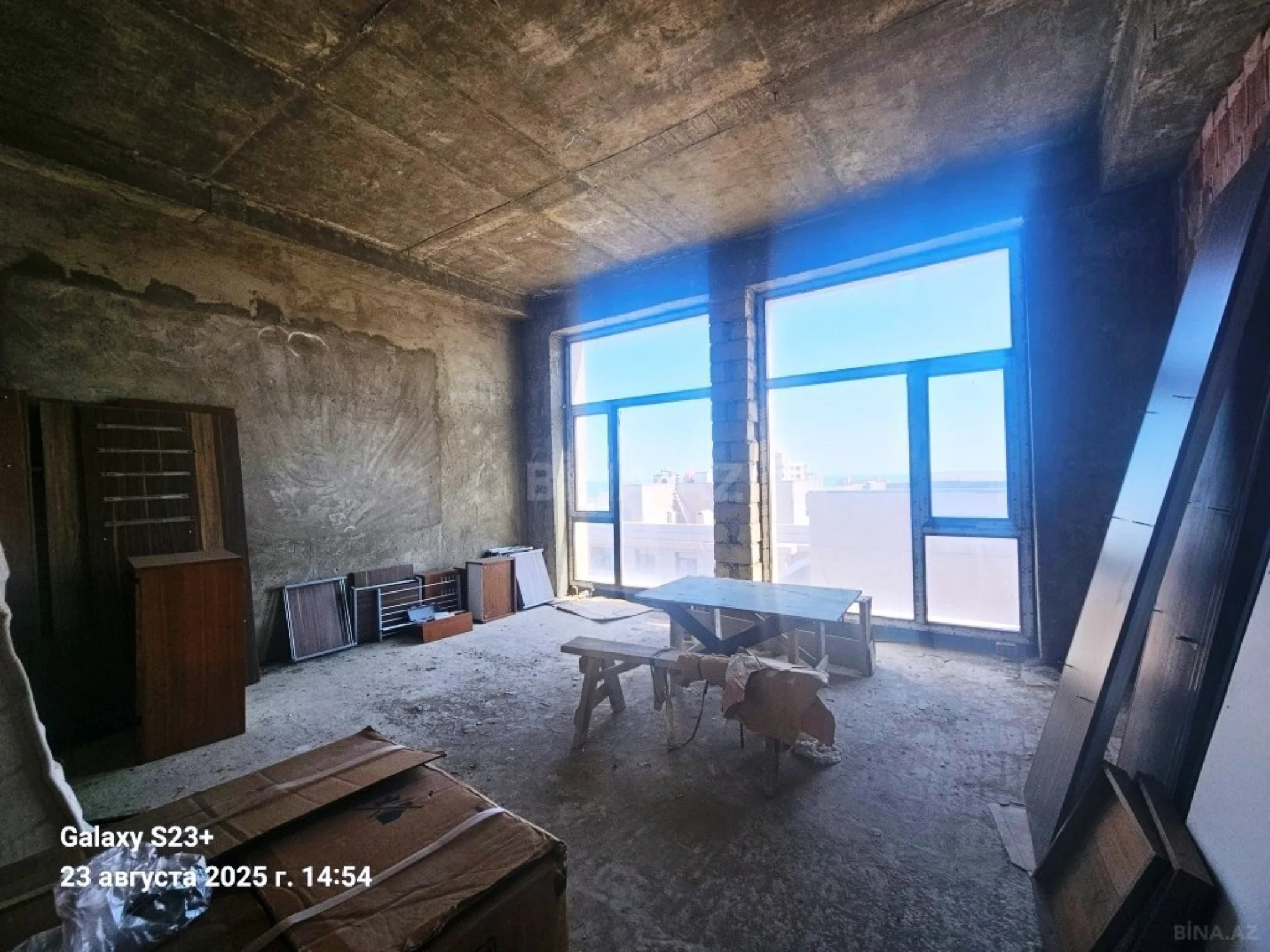 Satılır 4 otaqlı mənzil 340 m²