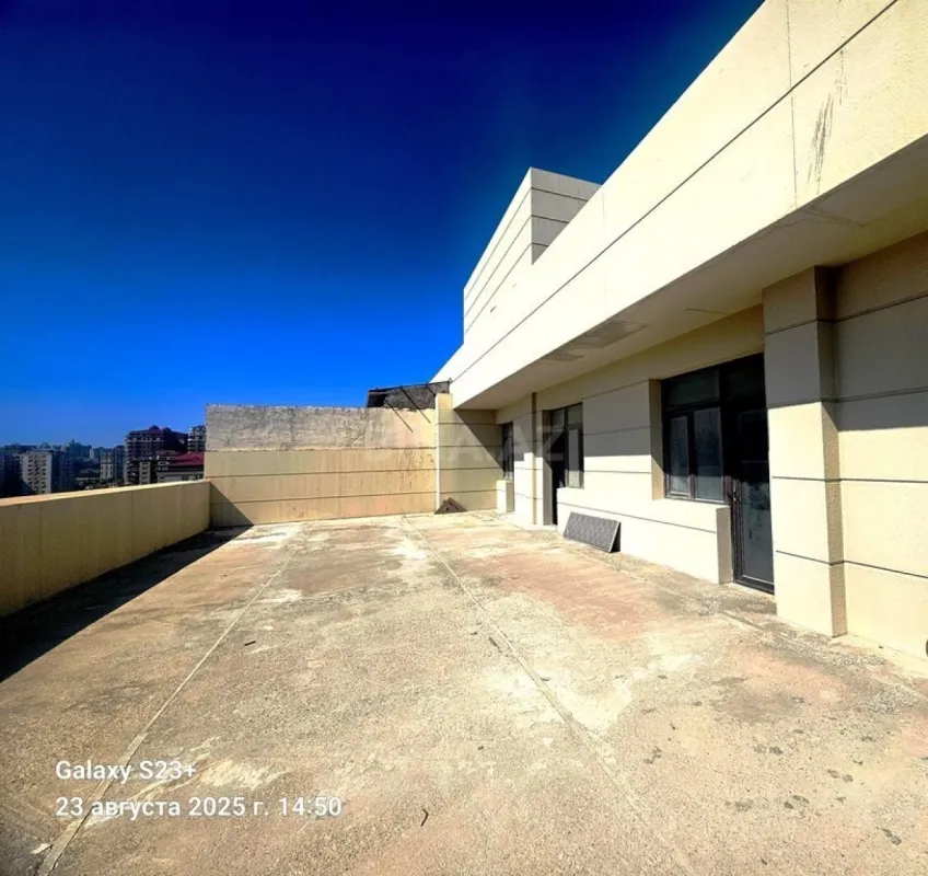 Satılır 4 otaqlı mənzil 340 m²