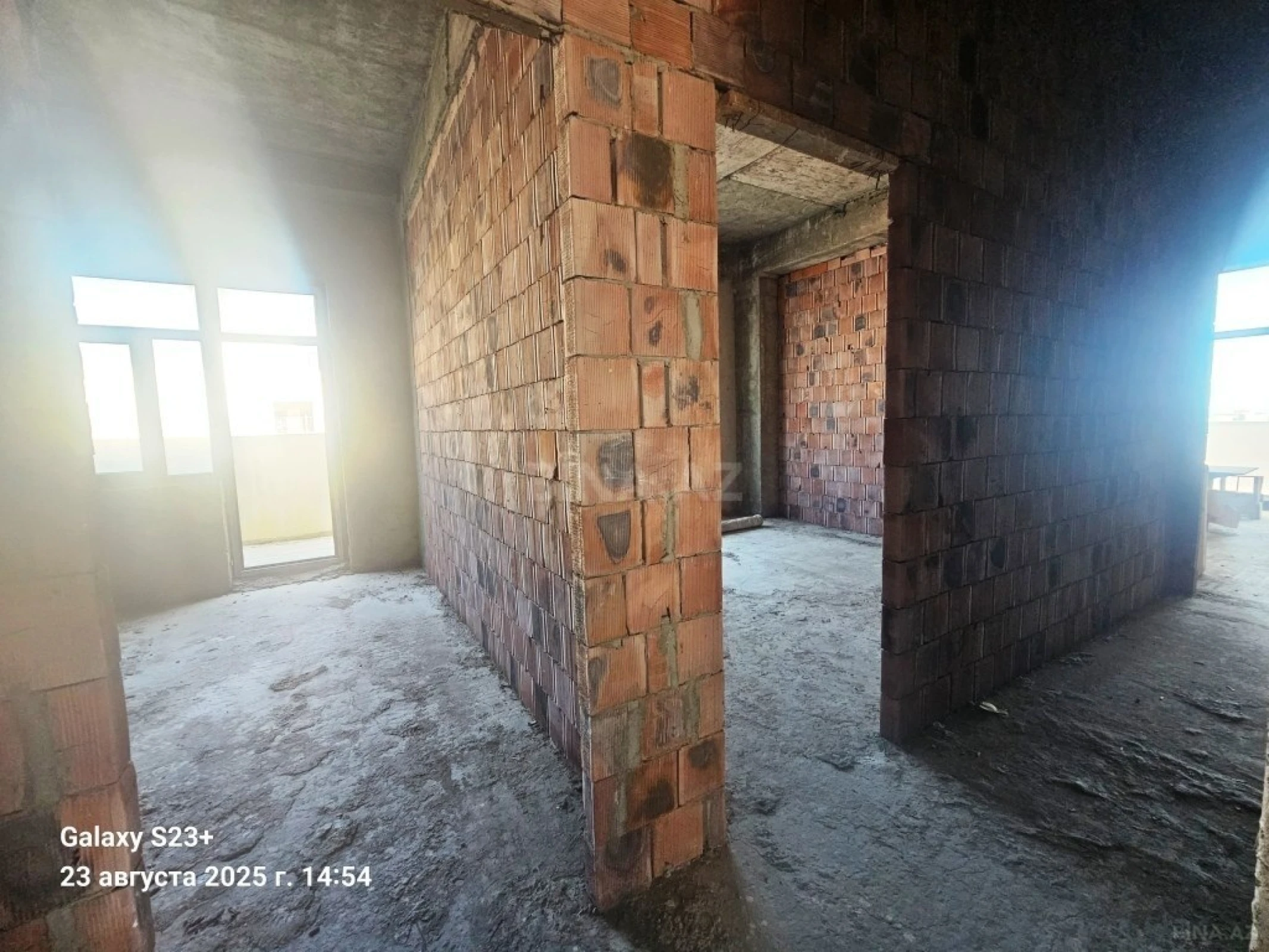 Satılır 4 otaqlı mənzil 340 m²