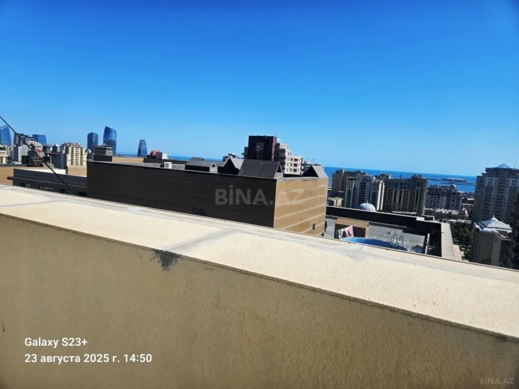 Satılır 4 otaqlı mənzil 340 m²