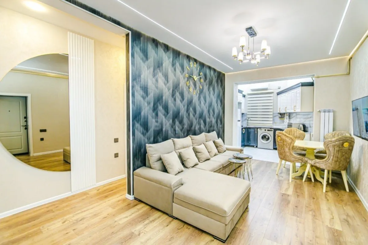 Kirayə verilir 4 otaqlı mənzil 147 m²