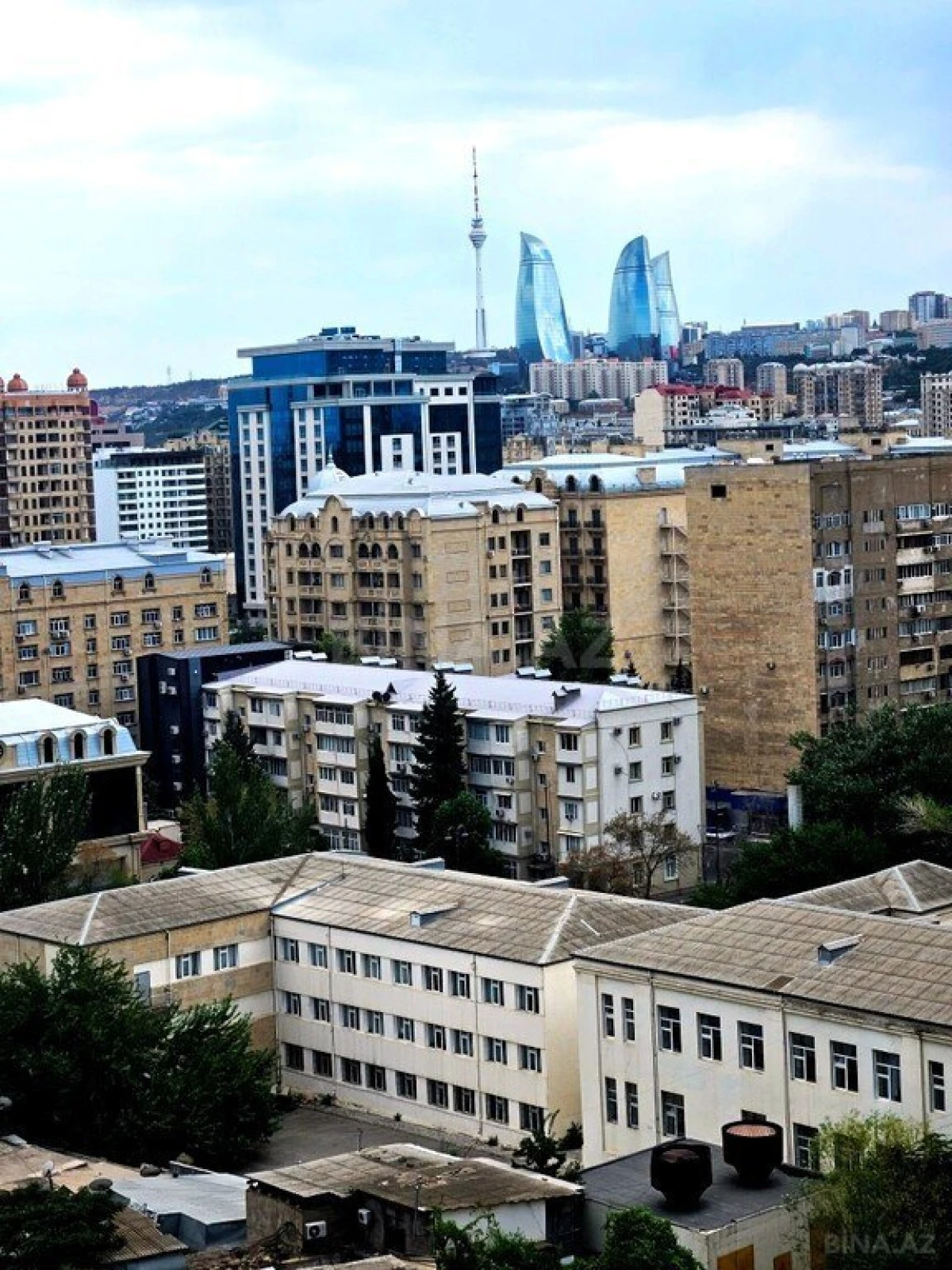 Satılır 3 otaqlı mənzil 97 m²