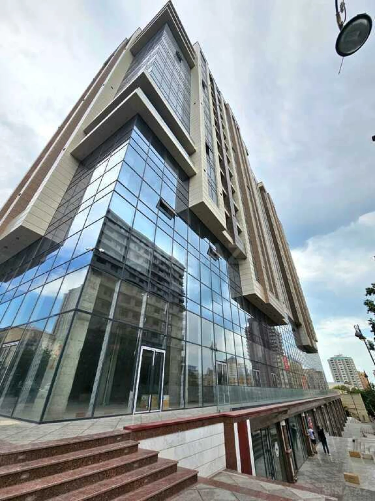 Satılır 3 otaqlı mənzil 97 m²