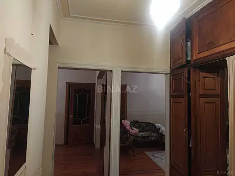 Satılır 5 otaqlı mənzil 125 m²