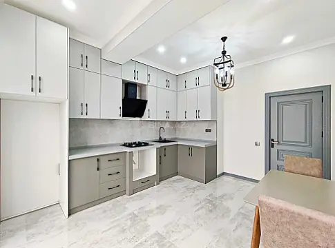 Satılır 2 otaqlı mənzil 85 m²