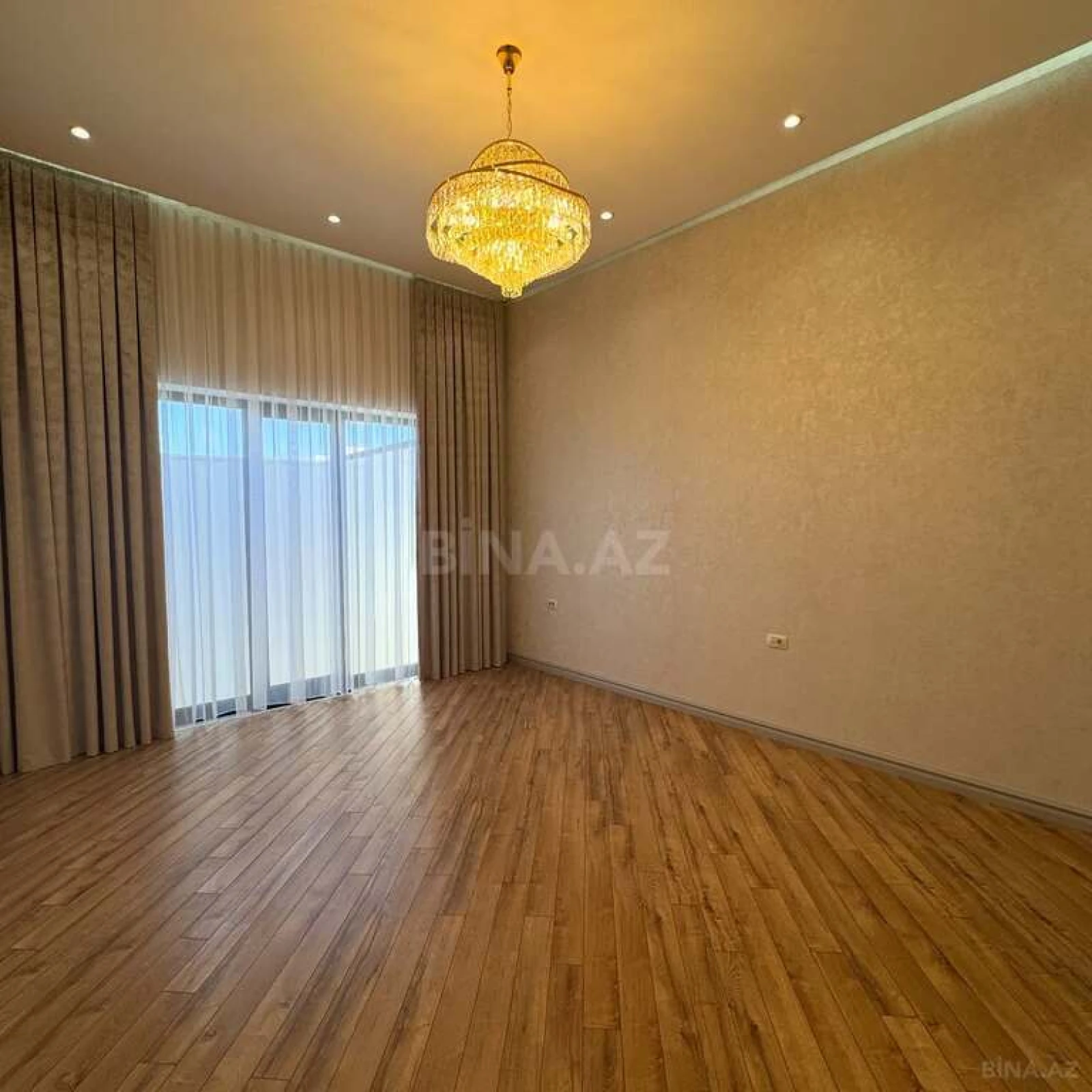 Satılır 5 otaqlı həyət evi 200 m²