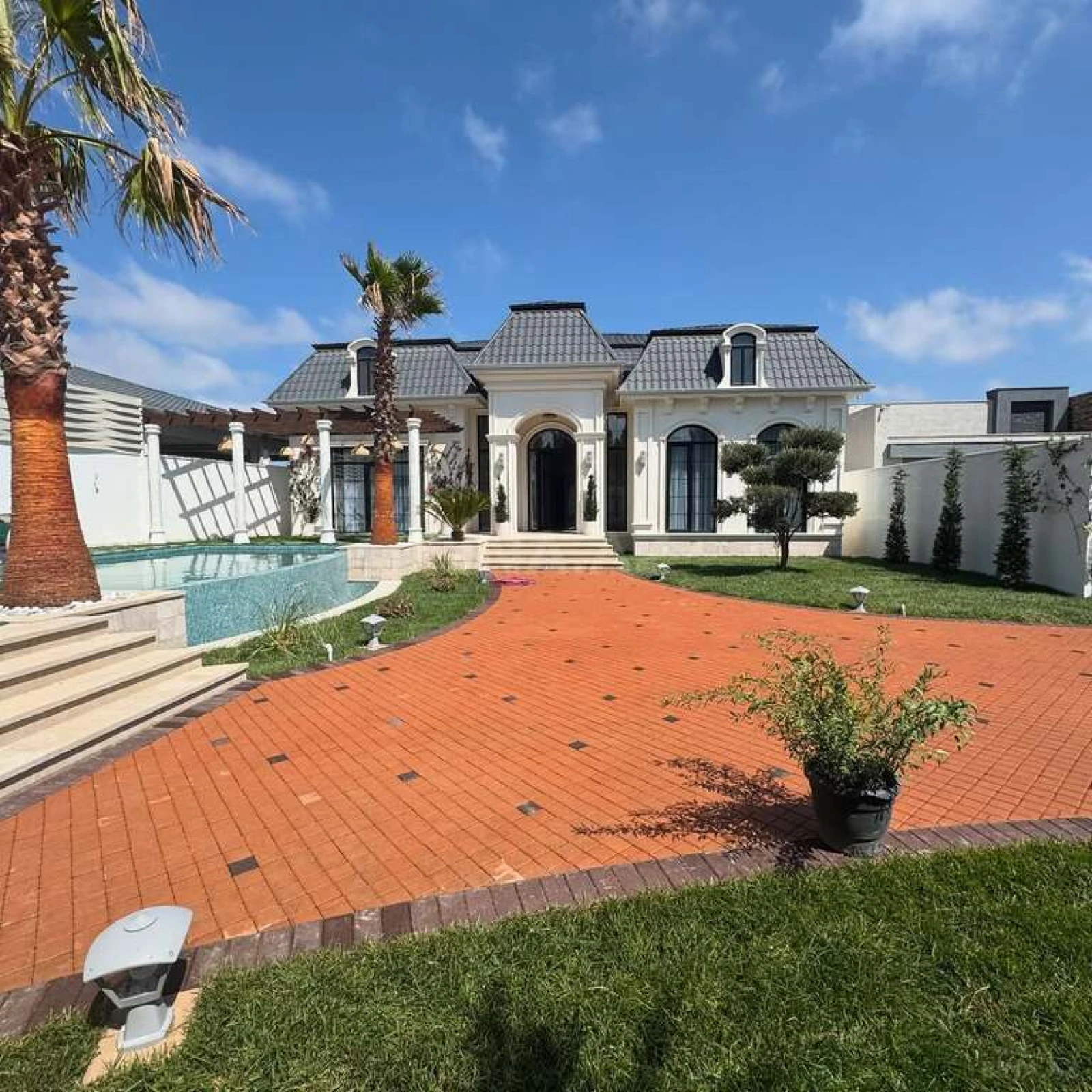 Satılır 5 otaqlı həyət evi 200 m²