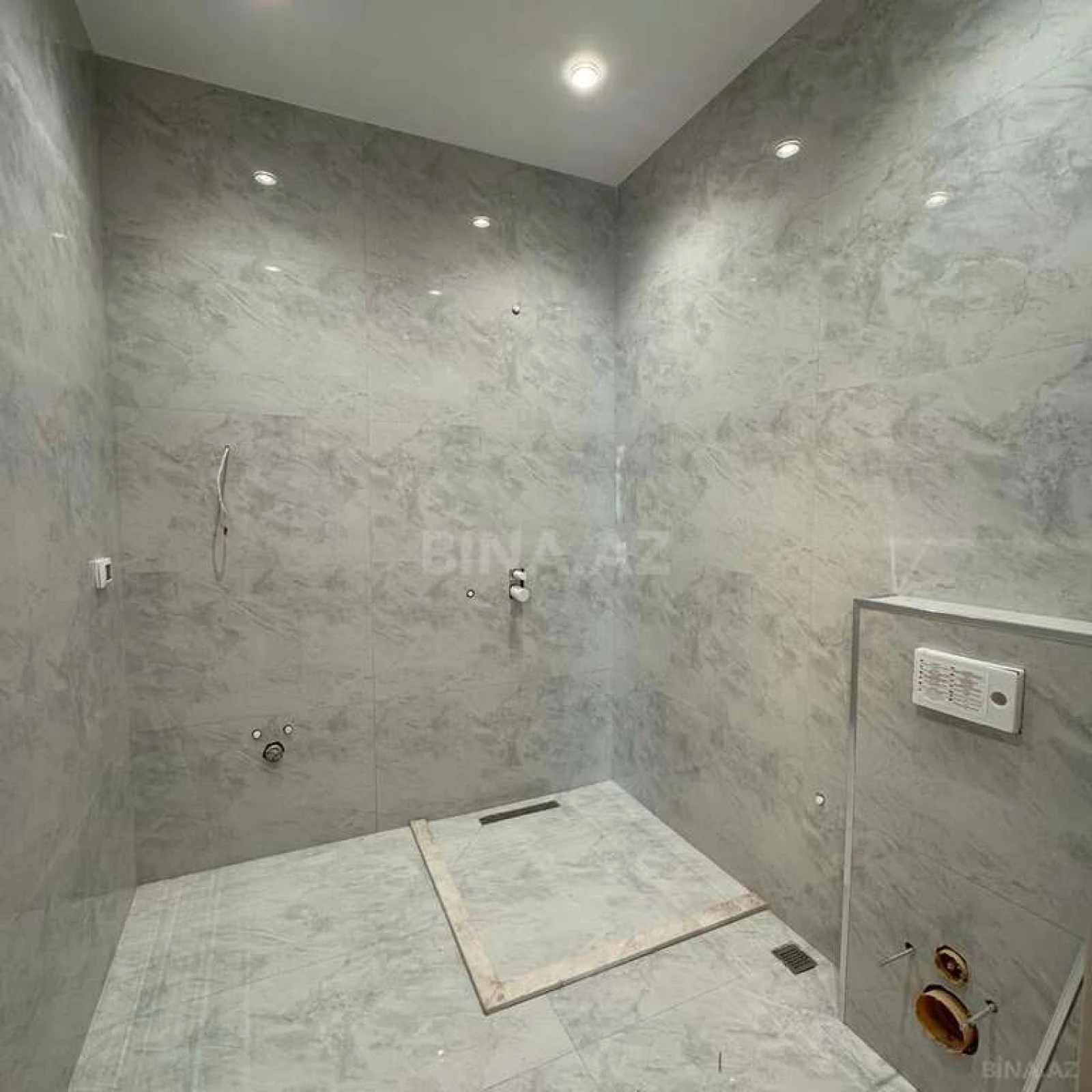 Satılır 5 otaqlı həyət evi 200 m²