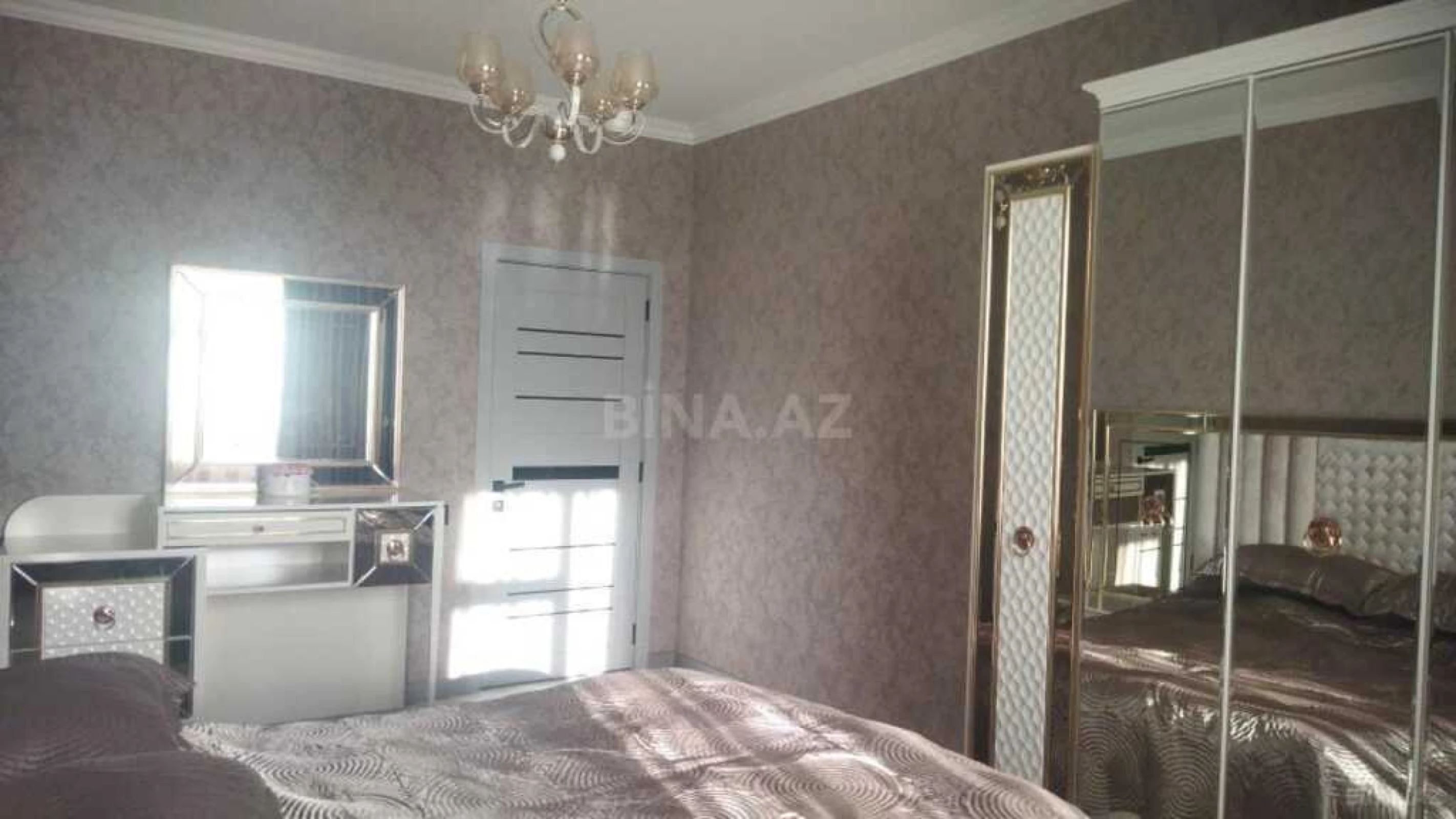 Satılır 3 otaqlı mənzil 110 m²