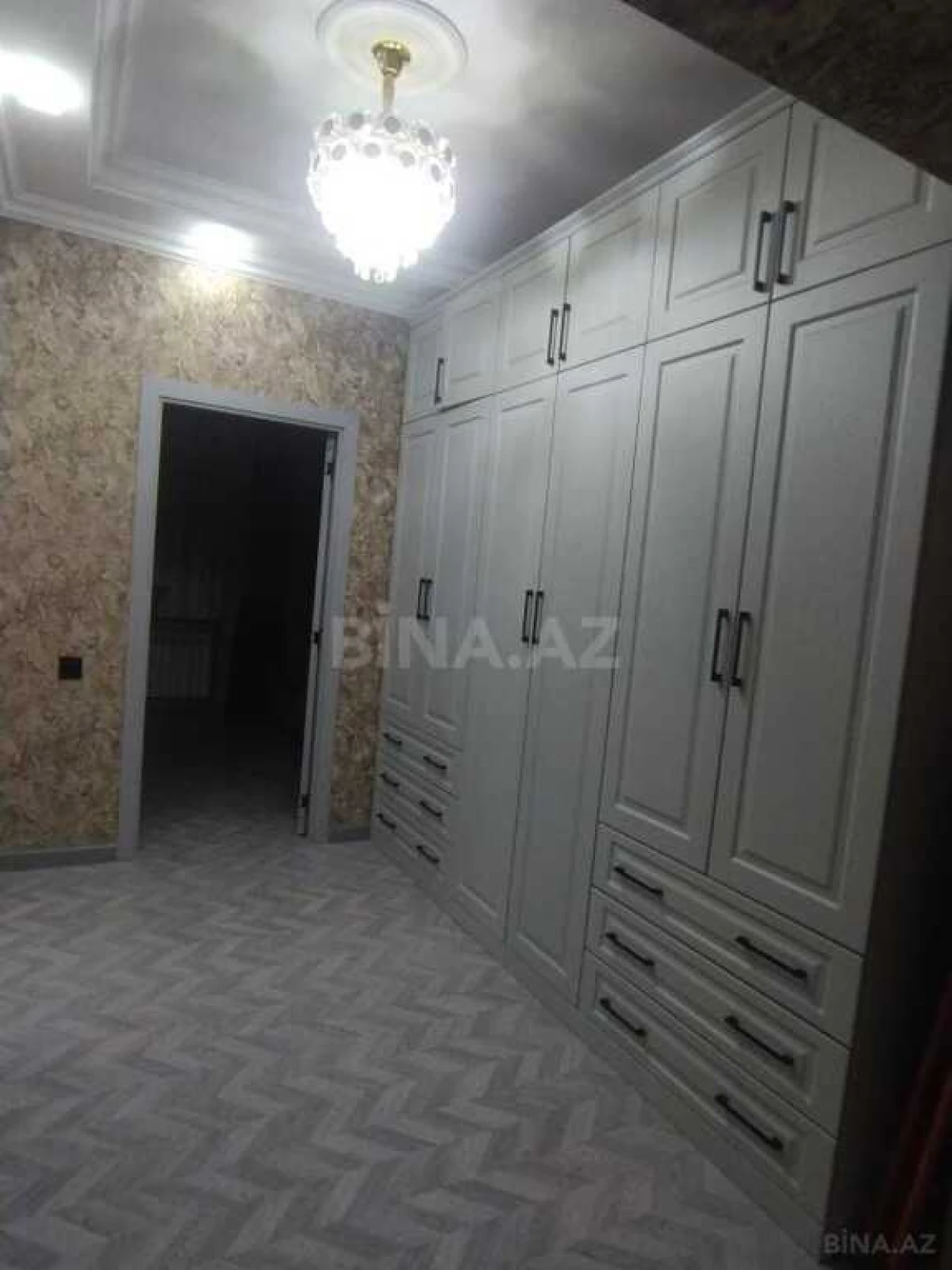 Satılır 3 otaqlı mənzil 110 m²