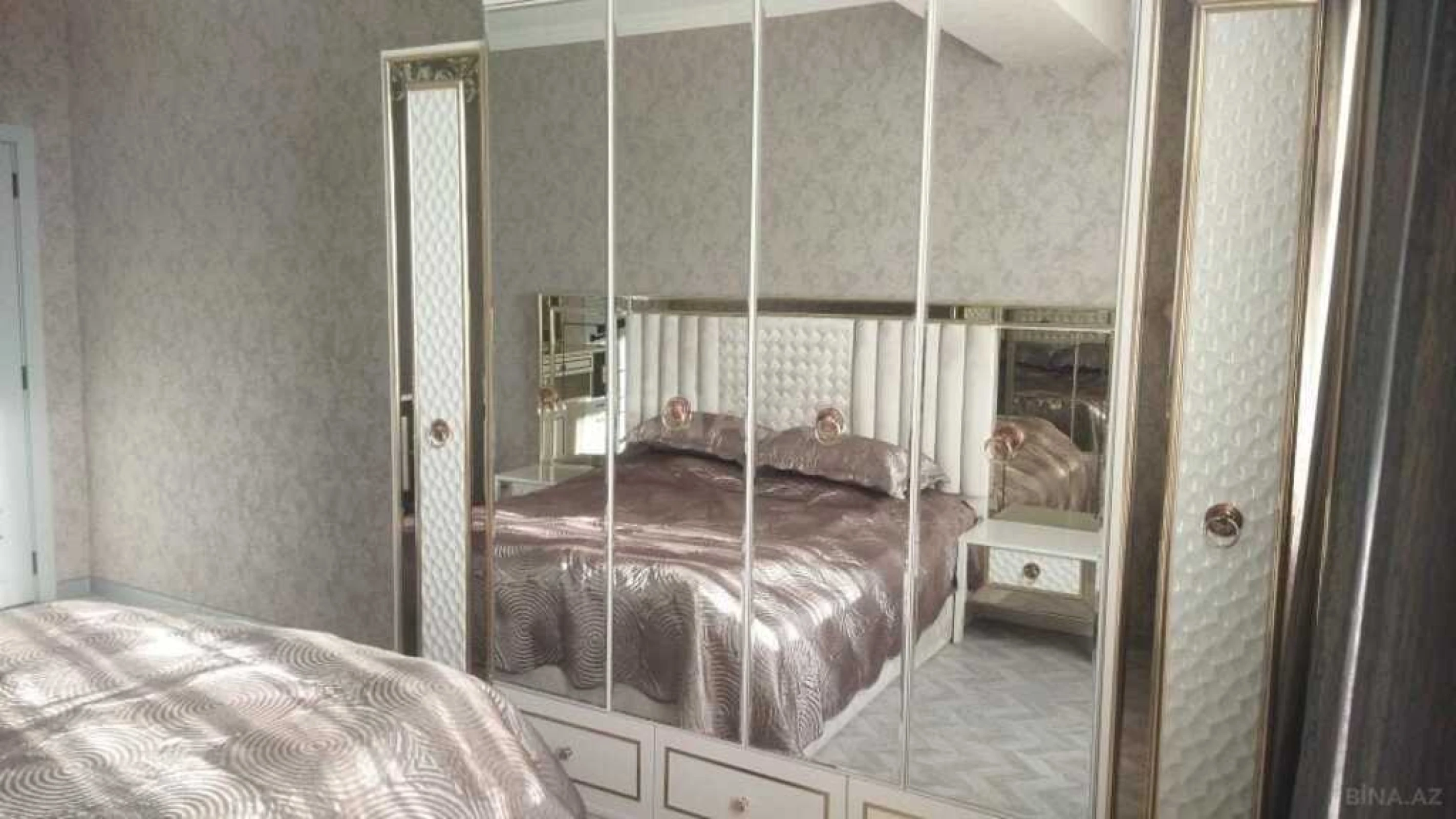 Satılır 3 otaqlı mənzil 110 m²