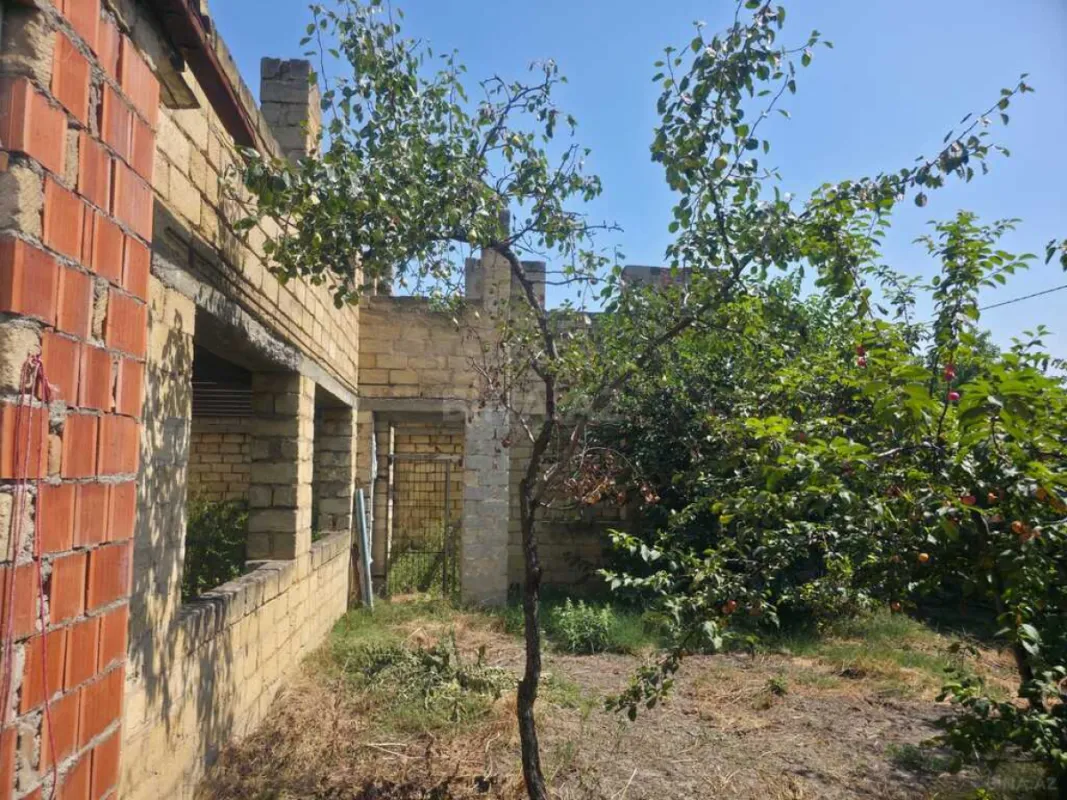 Satılır 4 otaqlı həyət evi 100 m²