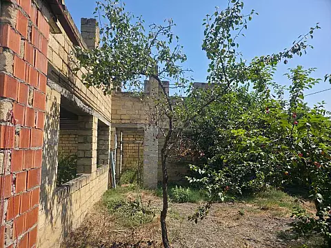 Satılır 4 otaqlı həyət evi 100 m²
