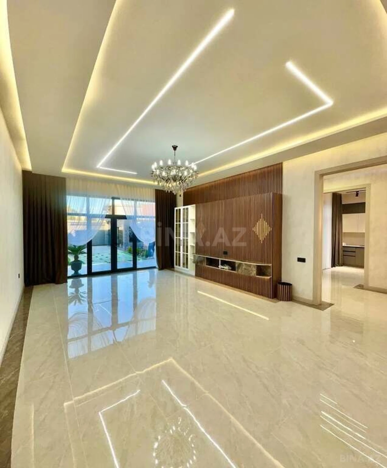Satılır 5 otaqlı həyət evi 240 m²