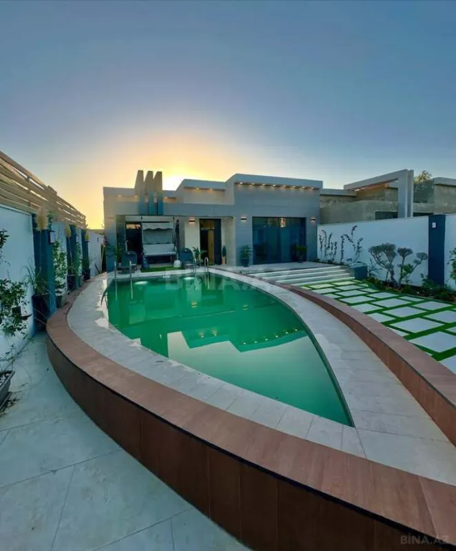 Satılır 5 otaqlı həyət evi 240 m²