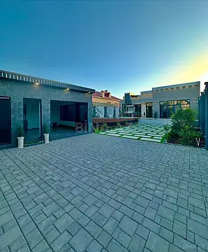 Satılır 5 otaqlı həyət evi 240 m²