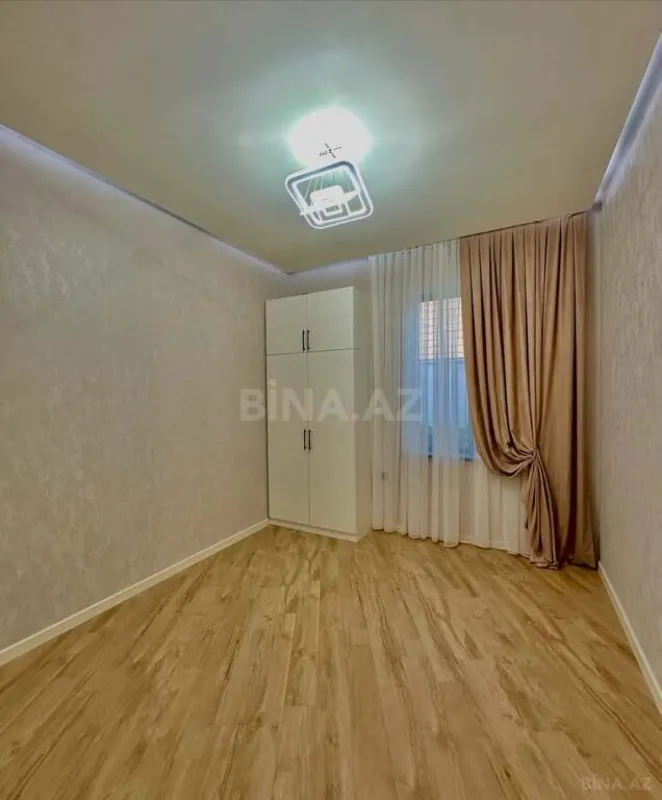 Satılır 5 otaqlı həyət evi 240 m²