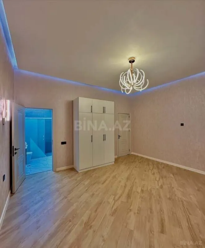 Satılır 5 otaqlı həyət evi 240 m²