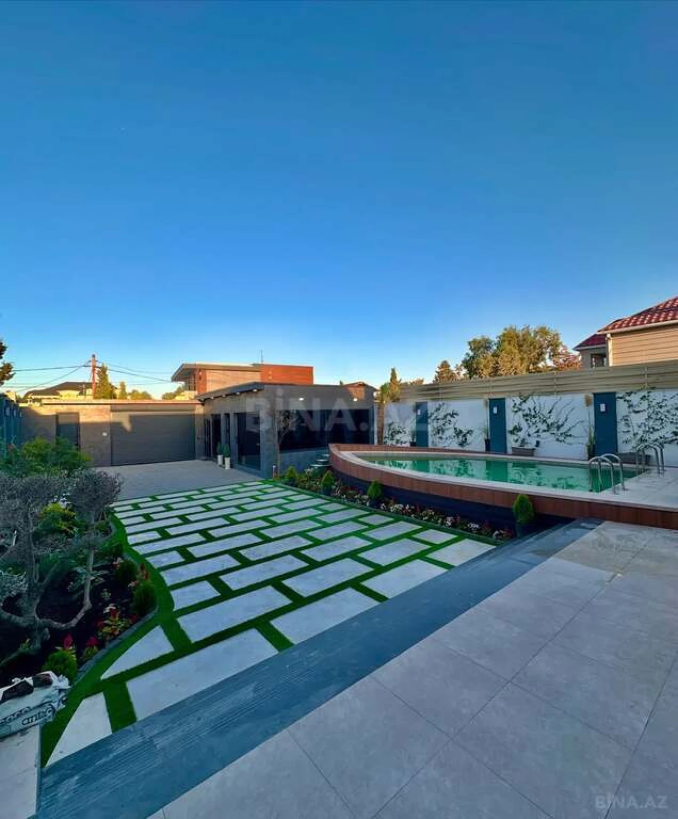 Satılır 5 otaqlı həyət evi 240 m²