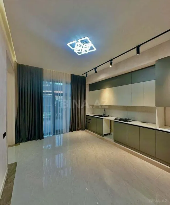 Satılır 5 otaqlı həyət evi 240 m²