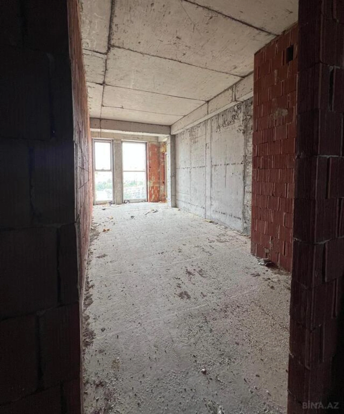 Satılır 3 otaqlı mənzil 174 m²