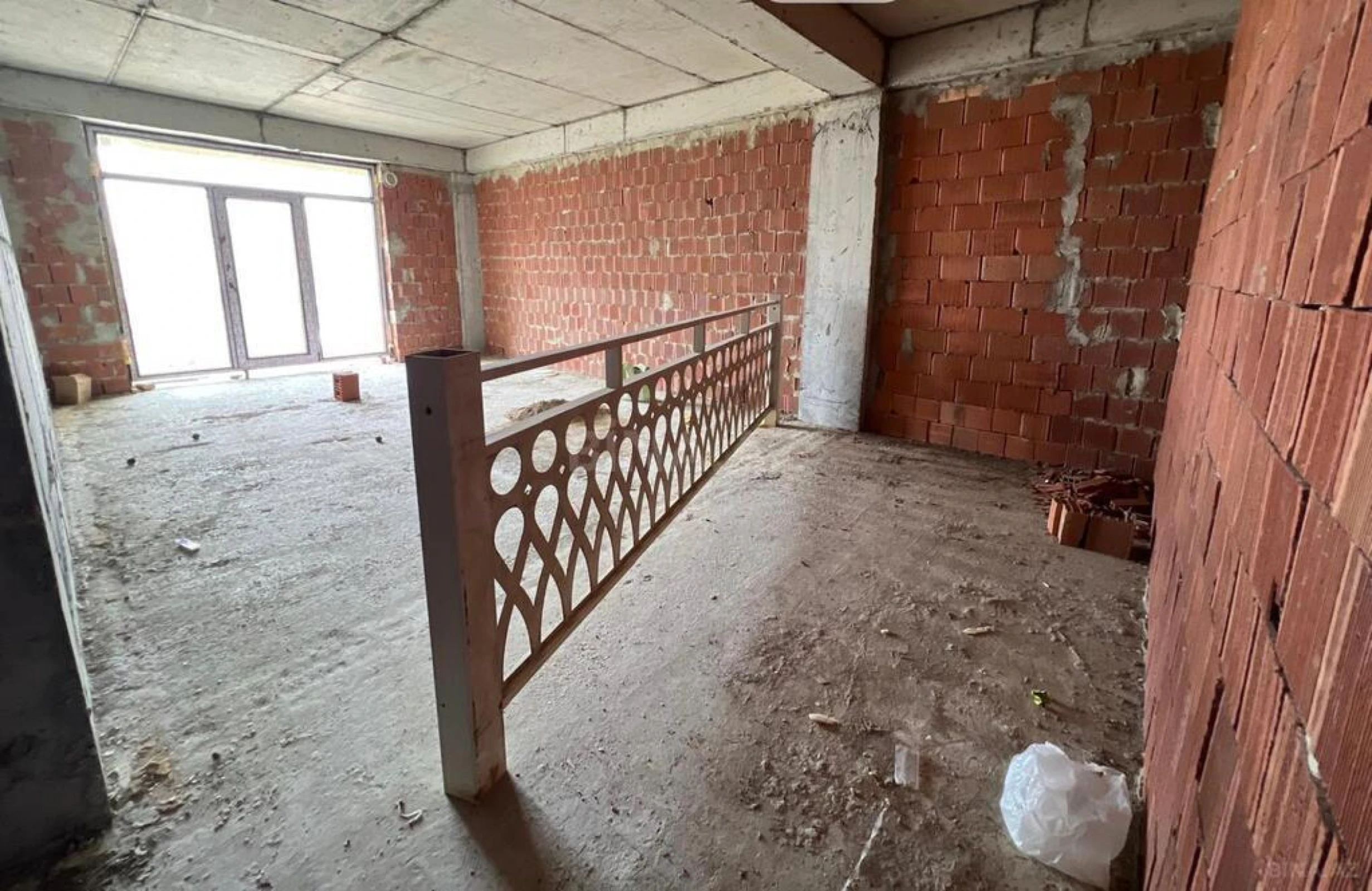 Satılır 3 otaqlı mənzil 174 m²