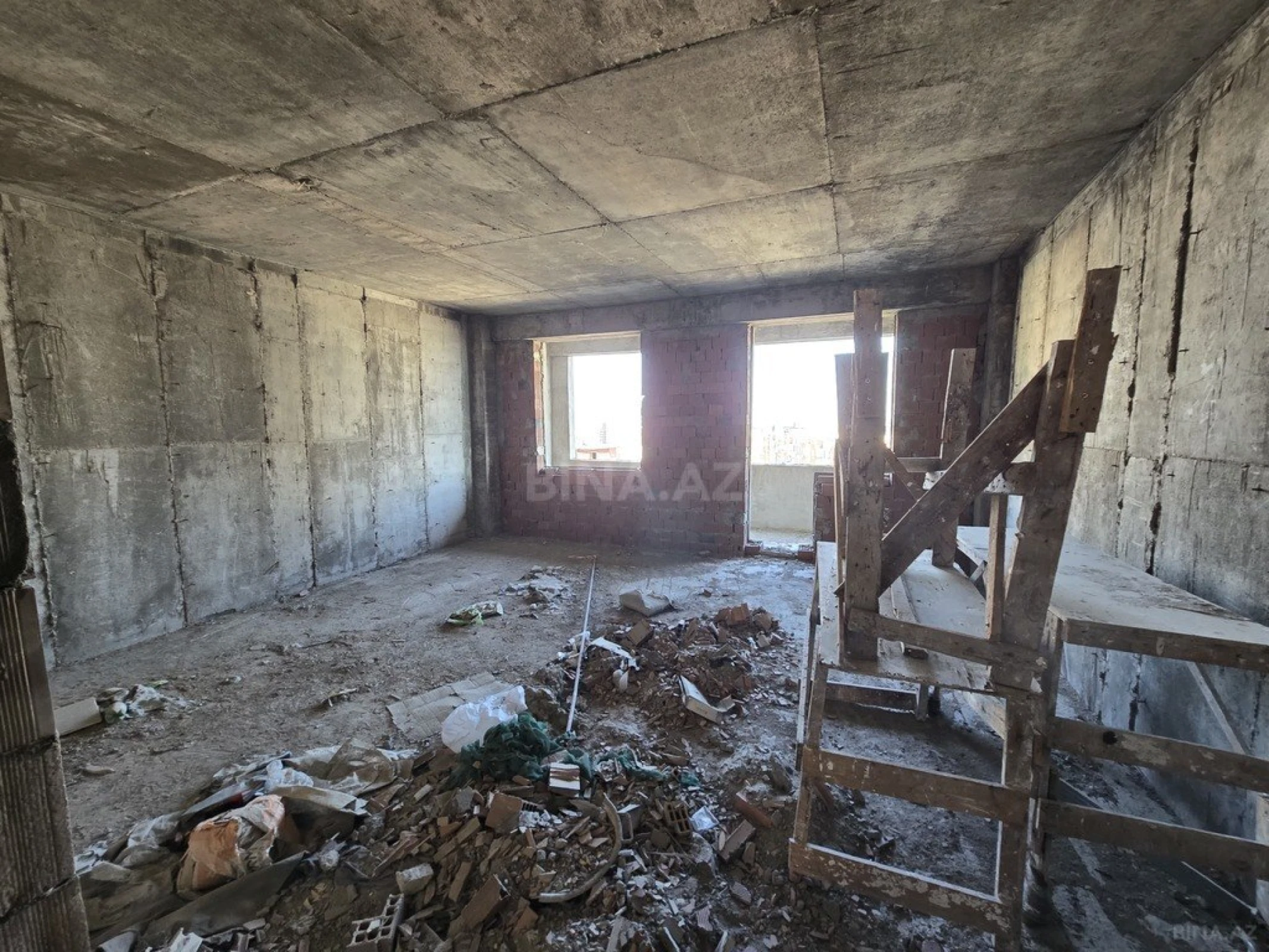 Satılır 2 otaqlı mənzil 82.2 m²