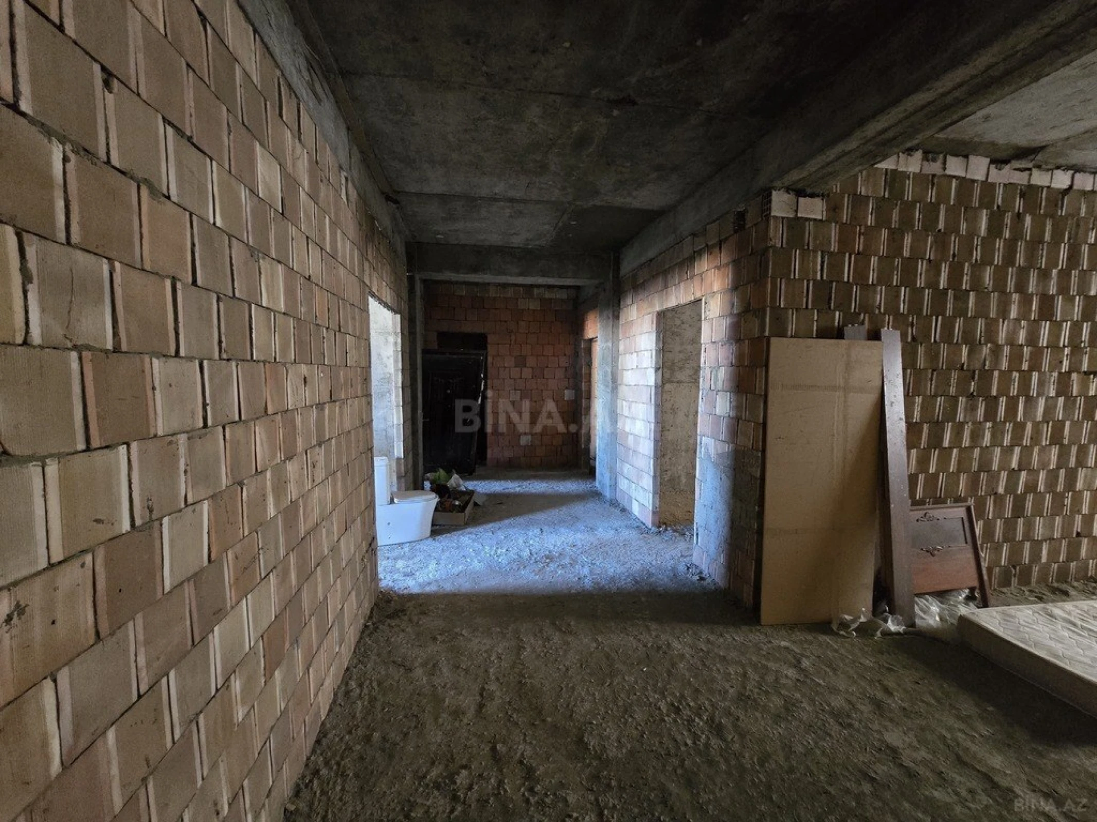 Satılır 2 otaqlı mənzil 82.2 m²