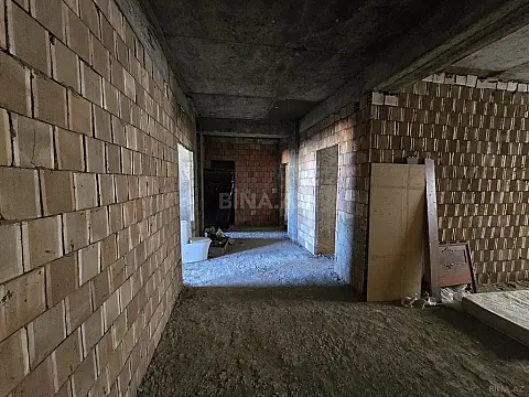 Satılır 2 otaqlı mənzil 82.2 m²